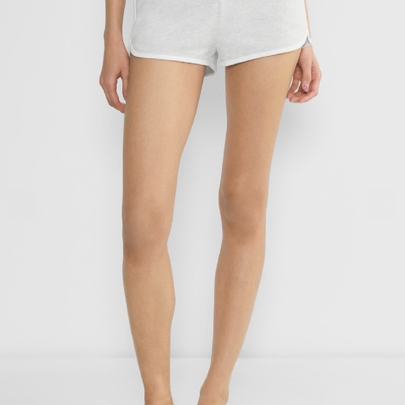 NWT Aritzia Low-Rise Dolphin Shorts - Picture 3 of 8